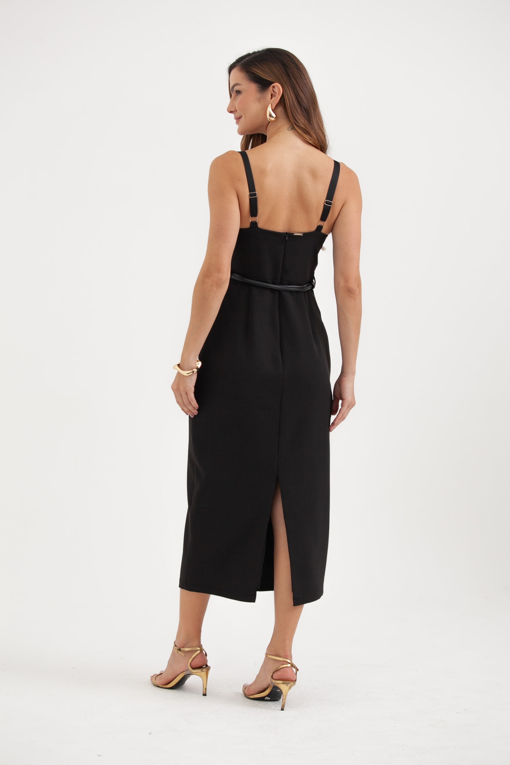 Vestido De Alça Recortes No Busto E Cinto Preto