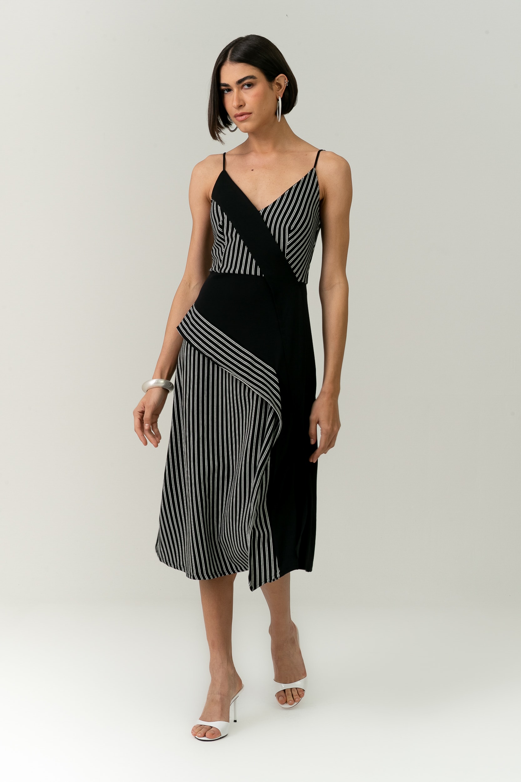 Vestido Listrado Com Liso Assimétrico Faixas Preto