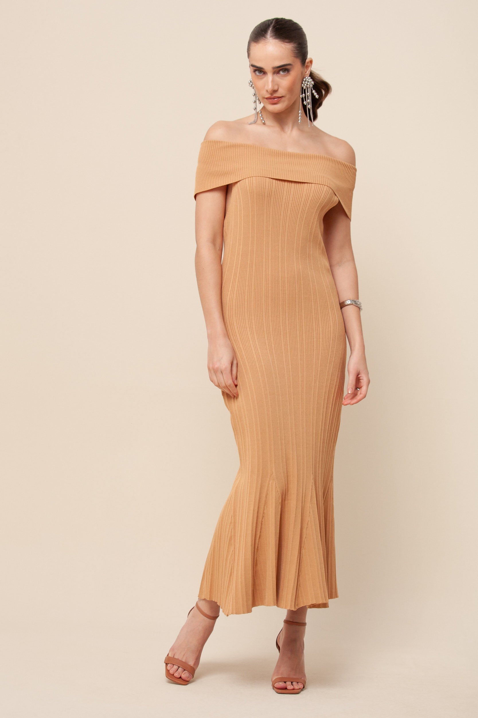 Vestido Tricô Ombro a Ombro Midi Bege