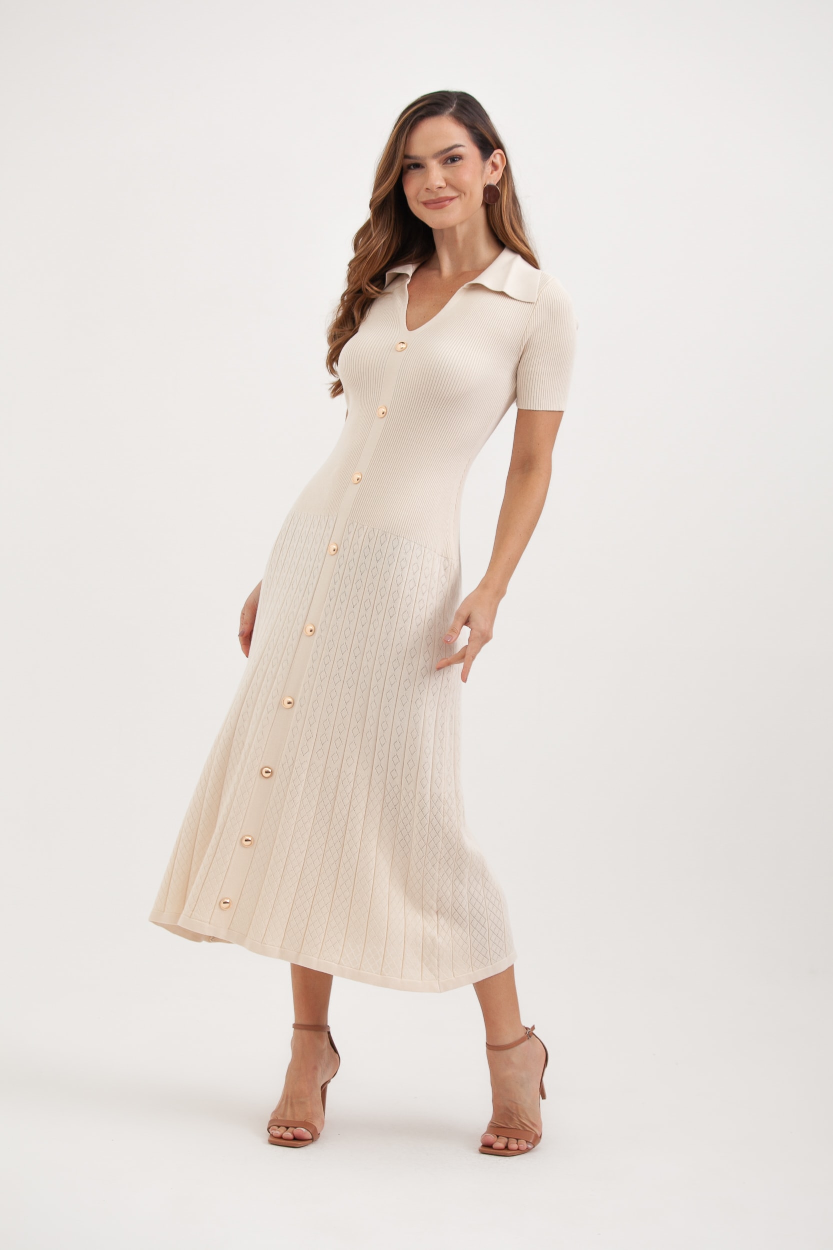 Vestido Tricot Manga Curta Com Gola E Botões Bege