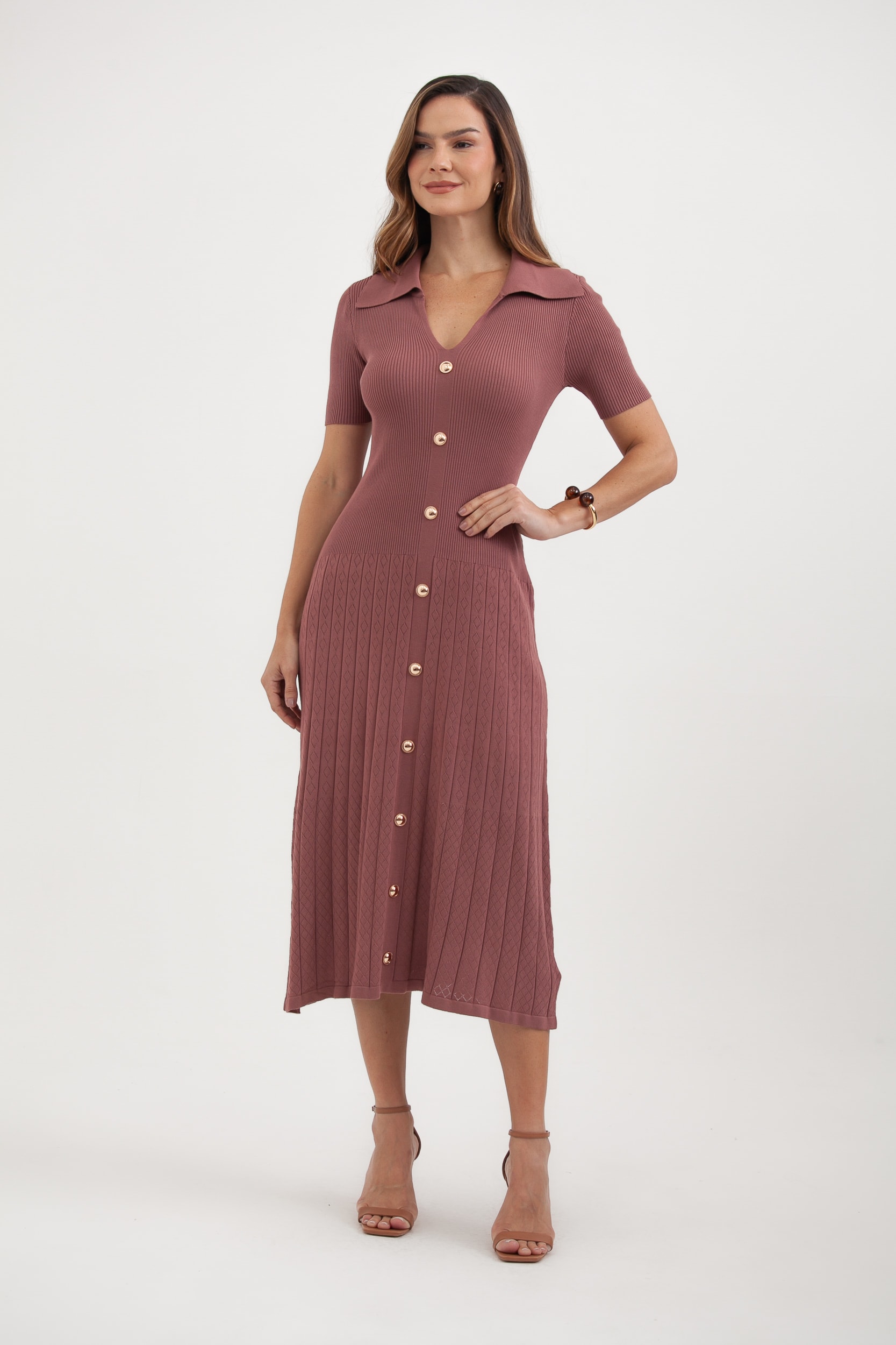 Vestido Tricot Manga Curta Com Gola E Botões Marrom