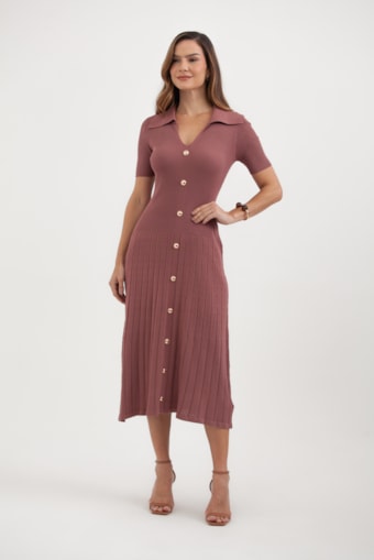 Vestido Tricot Manga Curta Com Gola E Botões Marrom