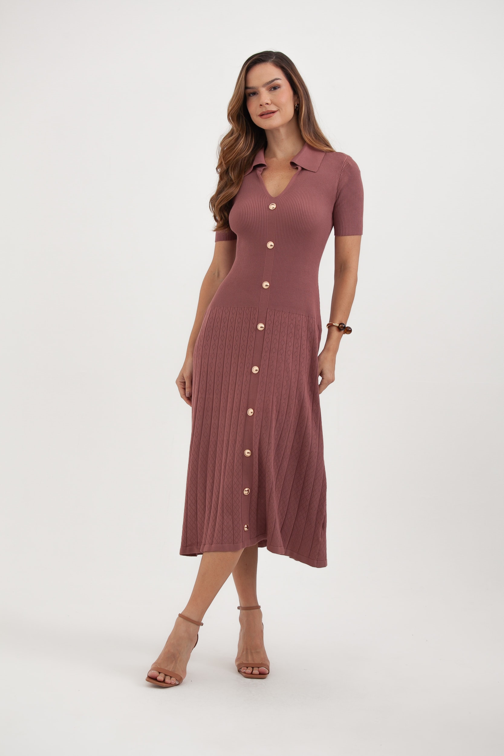 Vestido Tricot Manga Curta Com Gola E Botões Marrom